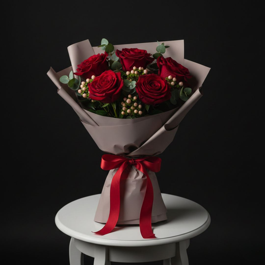 Valentine's Little Flame - 5 Red Roses